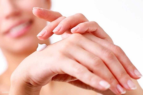 Traiter la peau sèche des mains.