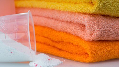 5 méthodes pour blanchir vos serviettes sans produits chimiques agressifs