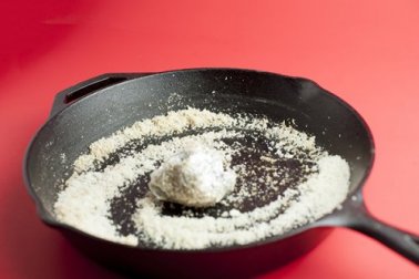 Astuces simples pour rendre vos poêles comme neuves : découvrez-les !