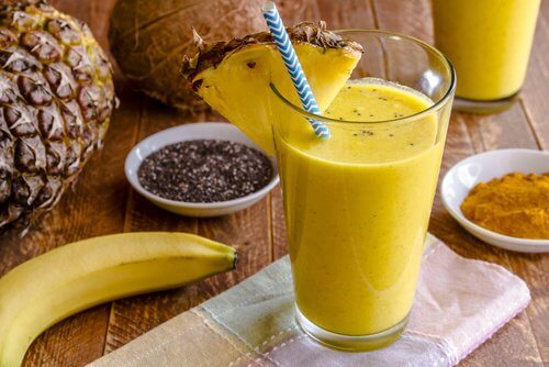 Découvrez un smoothie à l'ananas et aux graines de chia idéal pour perdre du poids