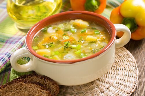 La soupe de légumes pour rassasier l'estomac.