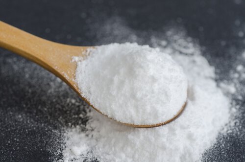 Le bicarbonate de soude est un remède naturel efficace pour faire disparaître les grains de beauté.