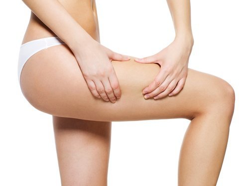 jambe avec de la cellulite