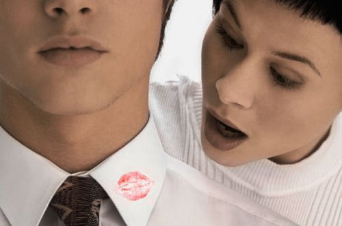 Les hommes sont plus infidèles que les femmes