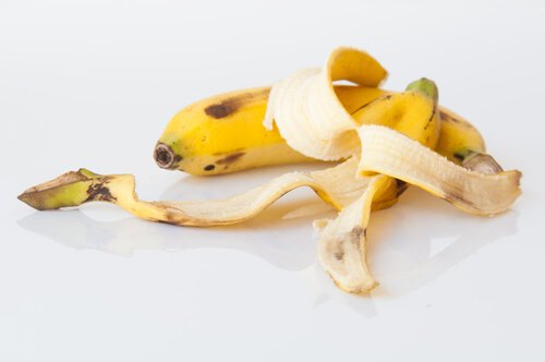 La peau de banane est efficace contre les grains de beauté.