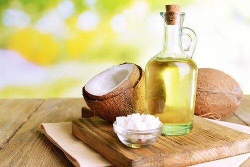 Les bienfaits de l'huile de coco pour l'alimentation et l'esthétique.