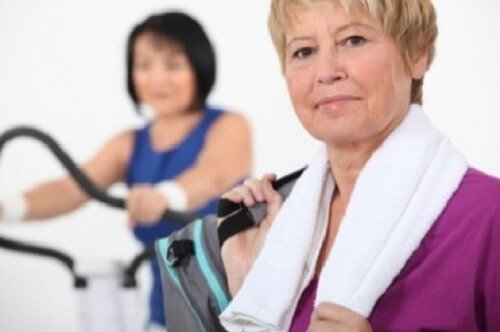 femmes ayant la ménopause qui font du sport