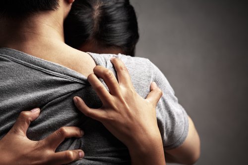 signes précoces d une relation abusive : la relation avance trop vite