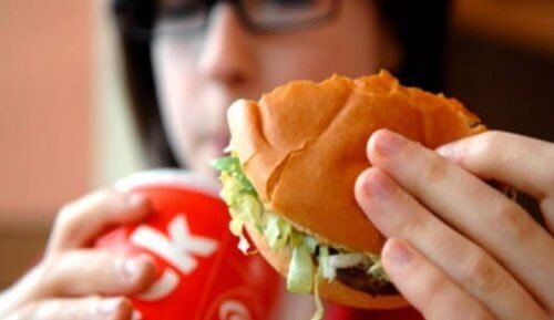 9 aliments qui peuvent donner des mauvaises odeurs corporelles