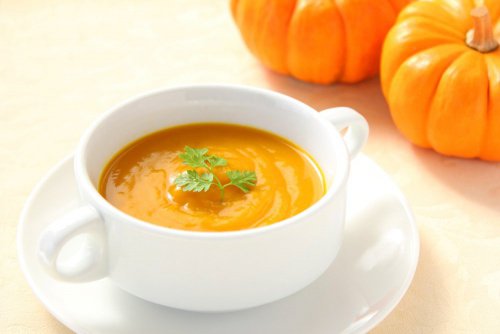 recette-de-soupe-a-l-orange-et-a-la-courge-500x334