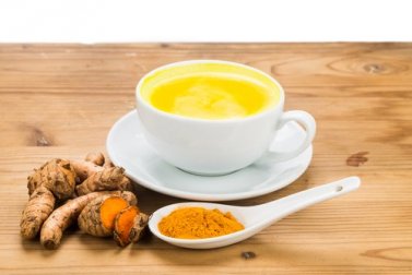 Comment préparer une limonade au curcuma pour combattre la dépression