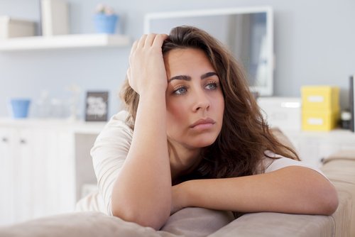 Débuter une nouvelle relation est difficile quand on pense encore à son ex.