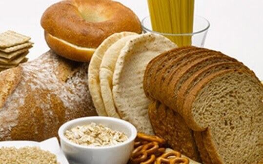 habitudes alimentaires qui peuvent abîmer la peau : excès de gluten