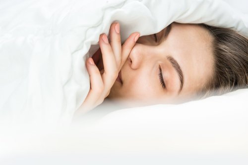 Se couvrir ou rajouter des couvertures ? Comment dormir quand il fait froid