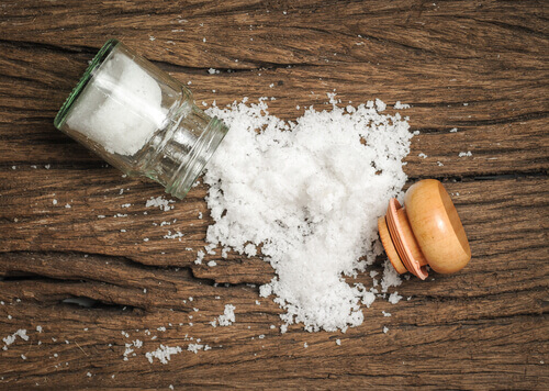 La consommation de sel cause des calculs rénaux.