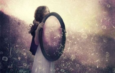 Qu'est-ce que la loi du miroir ? Tout ce que vous devriez savoir