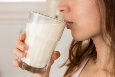 7 bonnes raisons de boire du lait avec du miel