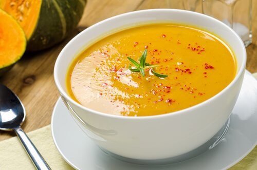 La soupe aide à brûler les graisses