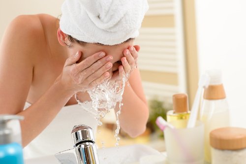 visage-laver-eau-froide