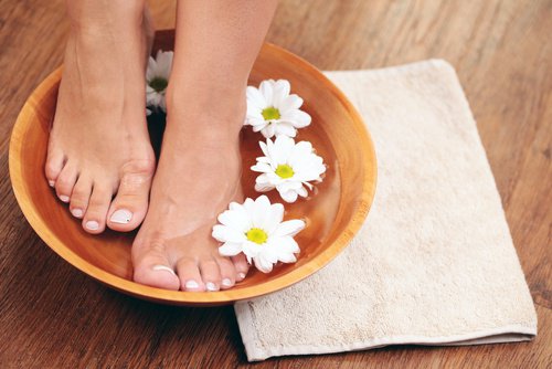 Vinegar foot bath for 15 minutes - step to health