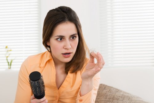 La chute des cheveux peut indiquer une mauvaise circulation sanguine