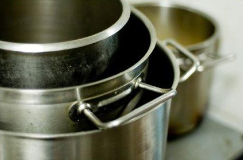 Comment utiliser de l'huile d'olive pour le ménage : nettoyer les casseroles