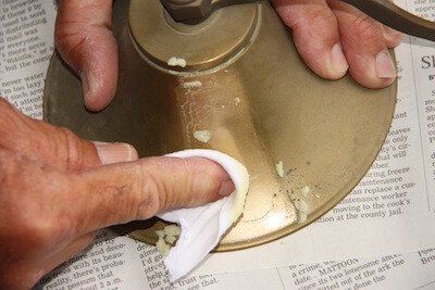 Comment utiliser de l'huile d'olive pour le ménage : polir les métaux