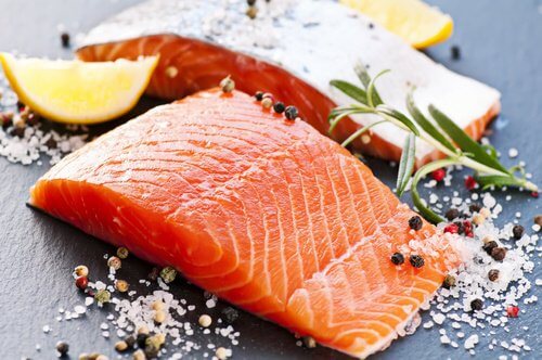 14 aliments pour soulager l'arthrite : le saumon