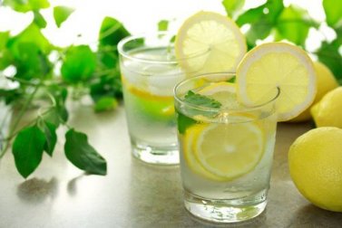 Vous voulez mieux dormir ? Prenez de l'eau au citron avant le coucher