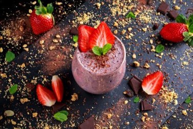 Smoothie amincissant à la fraise, à l'avoine et au gingembre