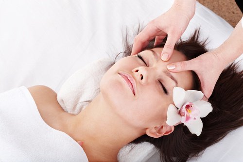des massages pour affiner votre visage 