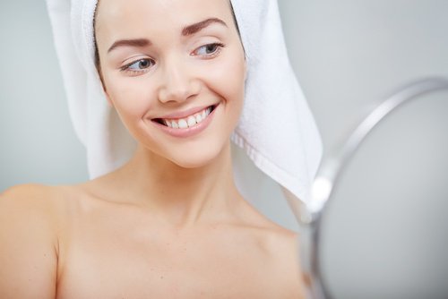 6 conseils pour raffermir les joues : exercices faciaux