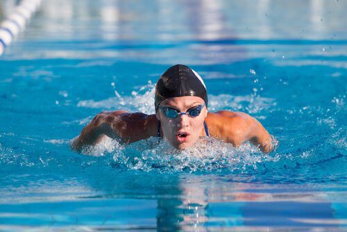 La natation travaille l'estime de soi.
