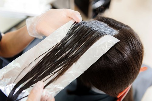 Avez-vous déjà utilisé le papier aluminium dans vos cheveux ?