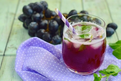 jus raisin feuilles de menthe