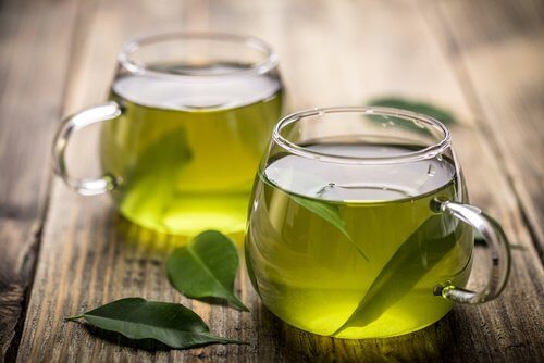 Le thé vert contient une substance aux propriétés calmantes.