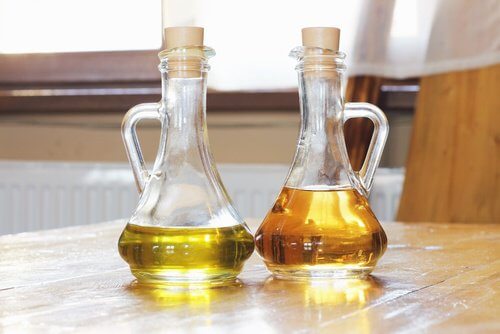 Vinaigre pour les meubles en bois.