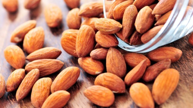 Les amandes trempées pour la digestion.