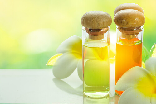 flacons d'huiles essentielles pour soigner les hallux valgus