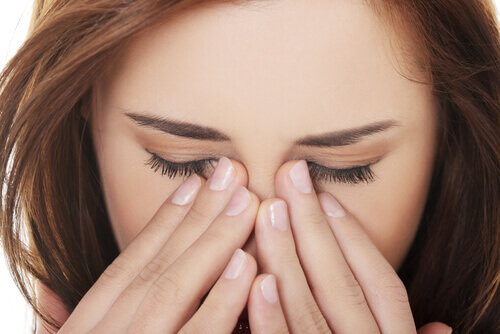 Certaines maladies des yeux peuvent être causées par l'hypertension.