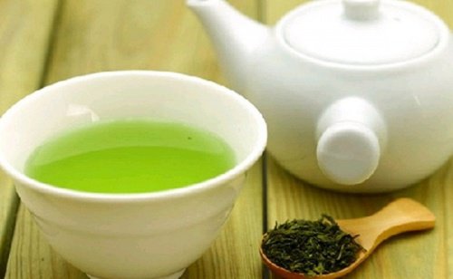 Consommer du thé vert au gingembre.