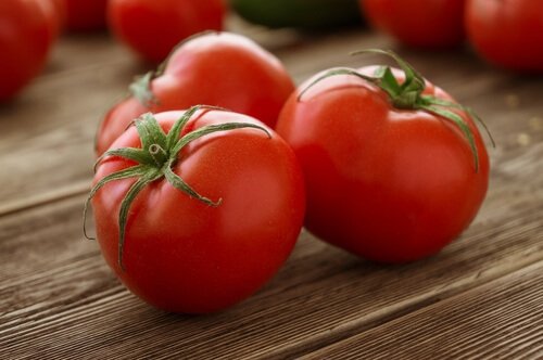 Trois tomates