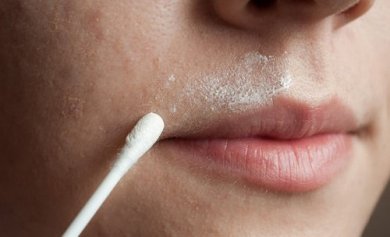 Comment éliminer naturellement le duvet du visage