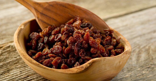 raisons de consommer des raisins secs : adieu à la constipation