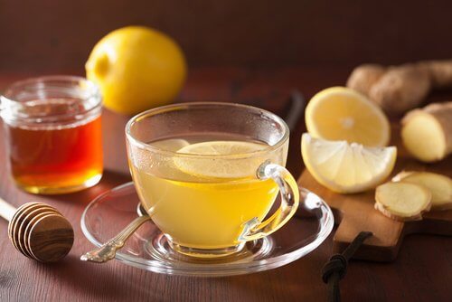 Le gingembre et le citron aident à traiter la congestion nasale.