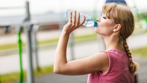 Bien s'hydrater pendant la ménopause