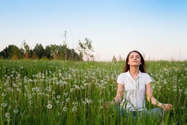 7 façons d’améliorer votre moral naturellement : vous allez adorer !