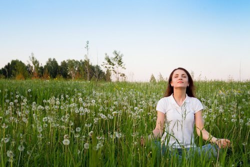 7 façons d’améliorer votre moral naturellement : vous allez adorer !