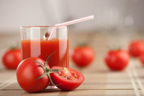 La tomate pour les pores.