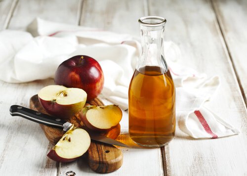 remèdes pour éliminer naturellement la plaque dentaire : vinaigre de pomme